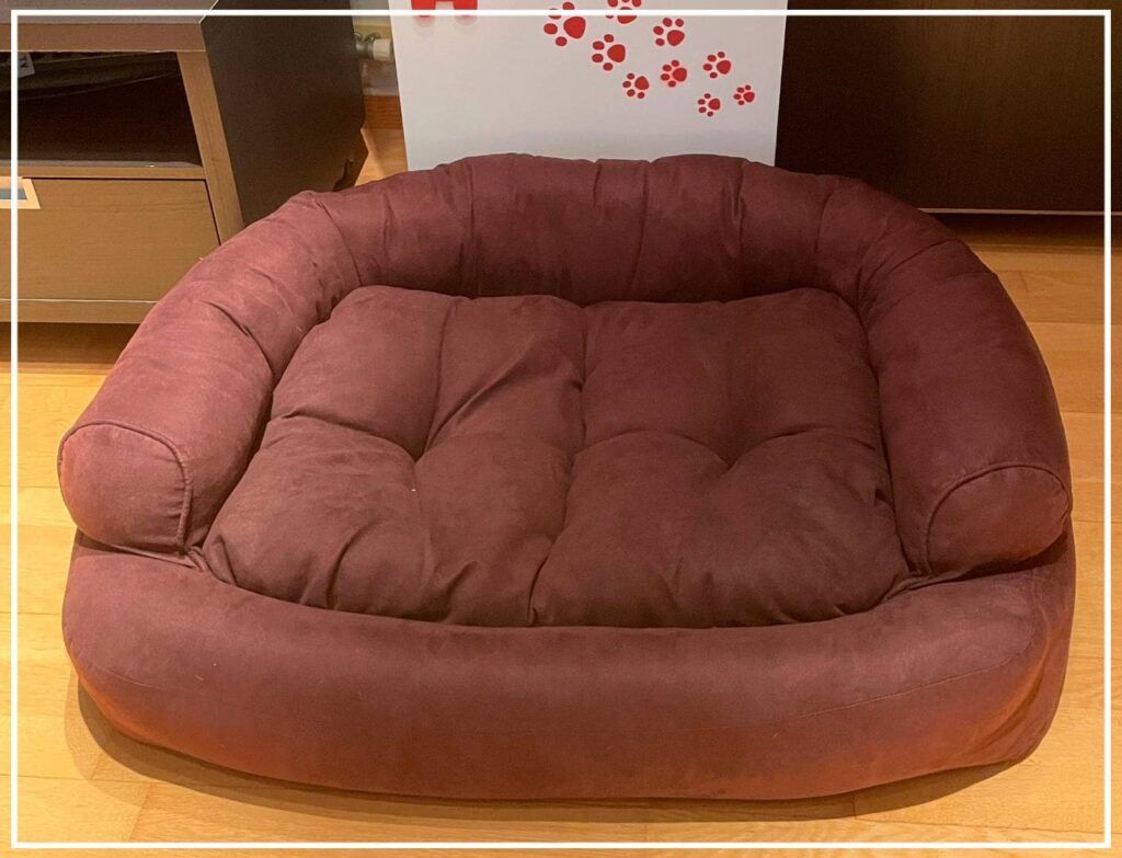Cama marrón de Abril