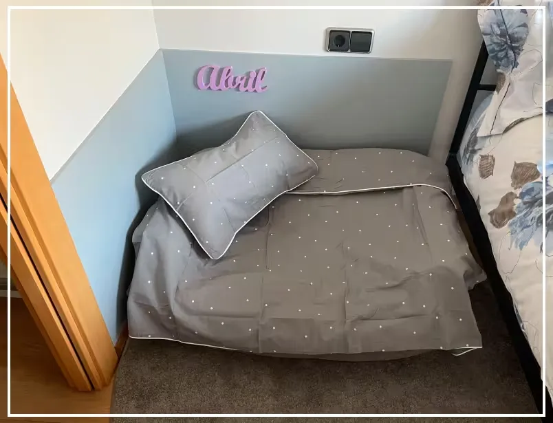Cama de Abril vestida