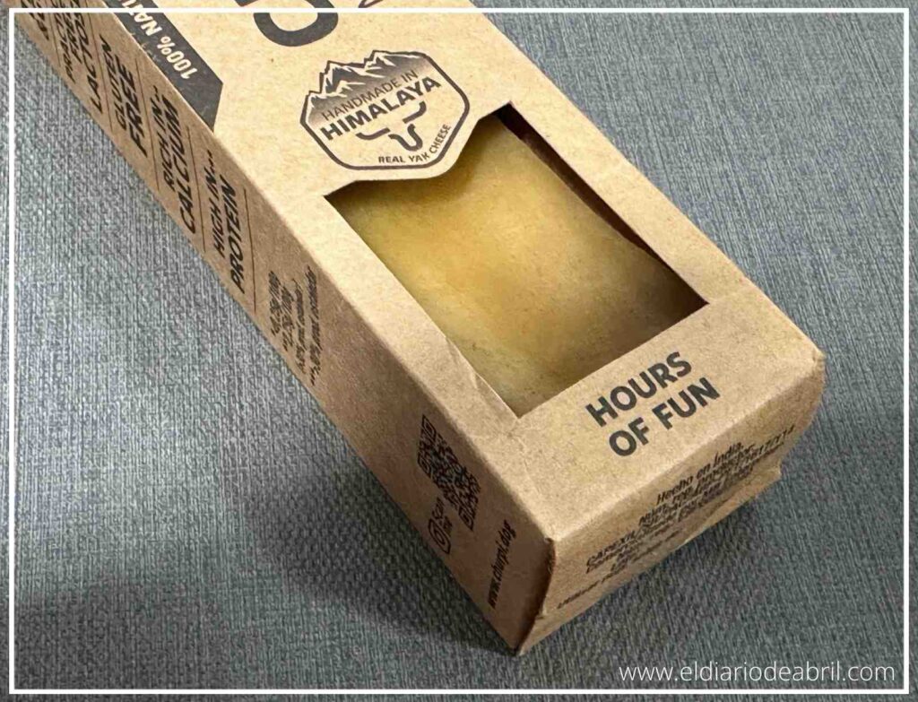 Detalle del envase de Churpi Natural Dog Snack donde se aprecia la ventana transparente y el producto en su interior